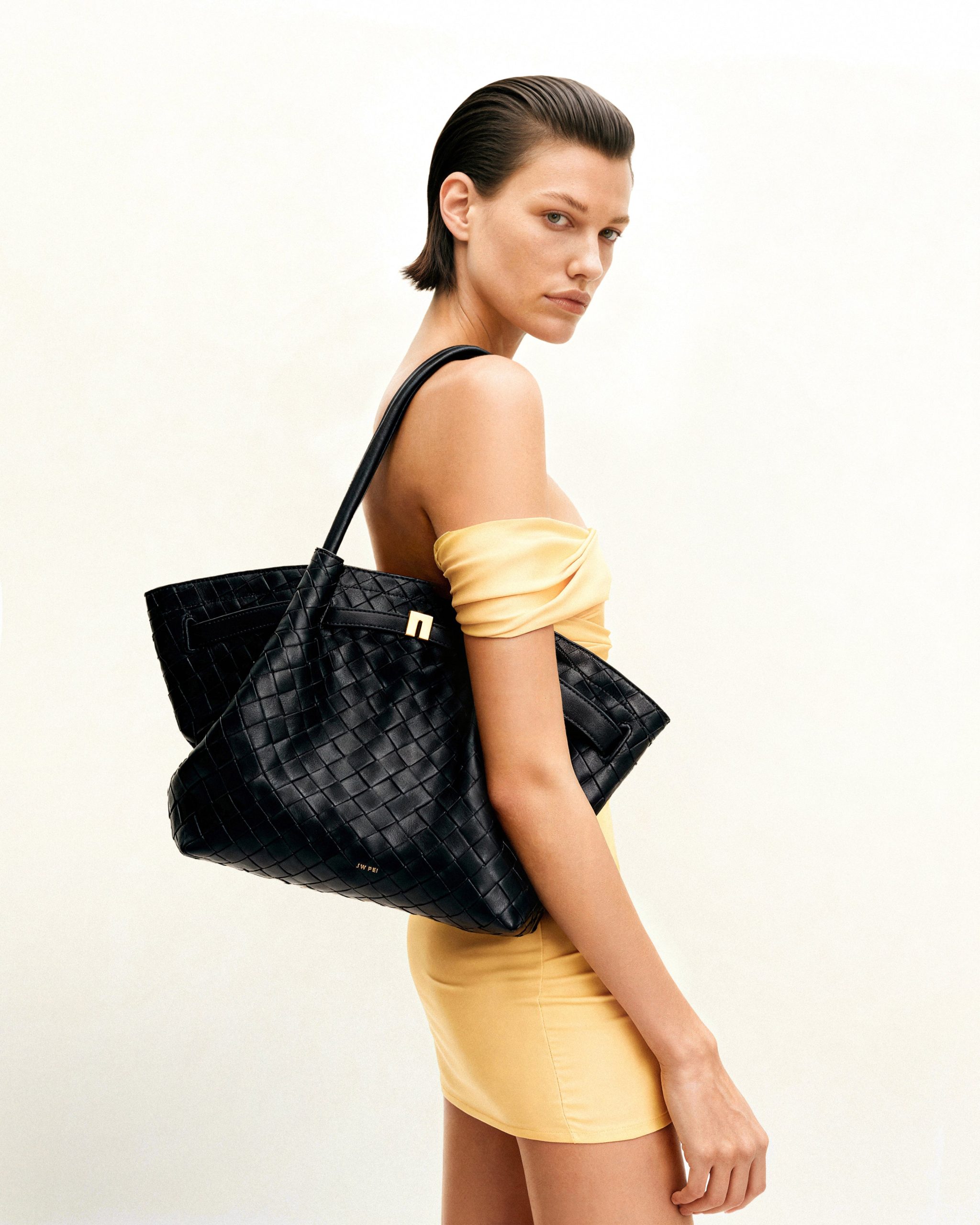 Hana Medium Weave Texture Tote Bag - Black - Image 2